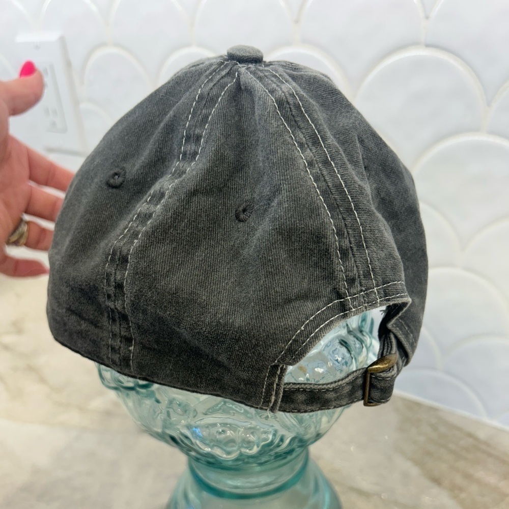 Dad hat moms Favorite new! - Picture 2 of 4